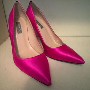 SJP by Sarah Jessica Parker Fuchsia Satin Heels - Sz 39 (8.5)